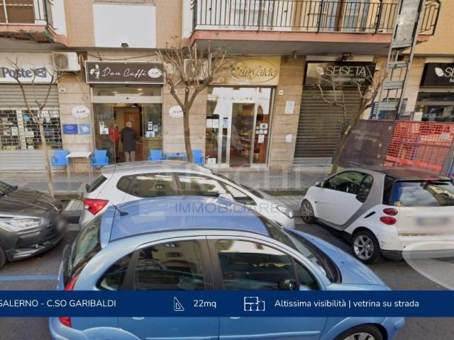 Locale Commerciale in affitto a Salerno, Campania