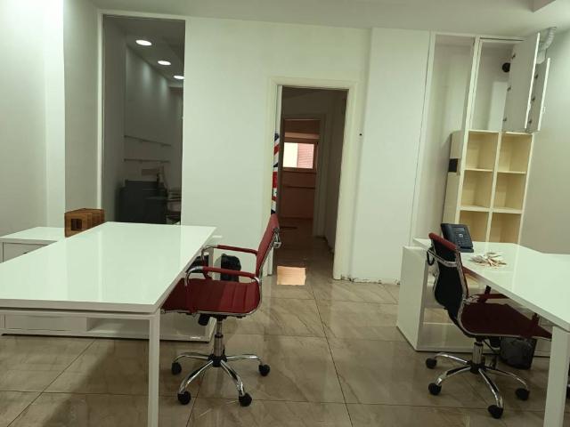 Locale Commerciale in affitto a Salerno, Campania