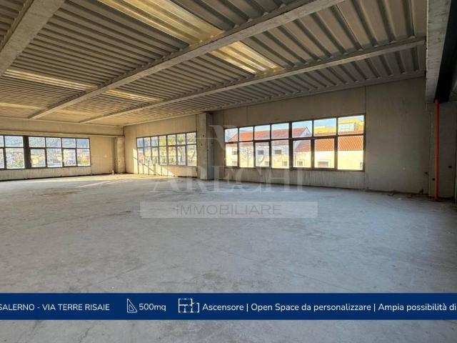 Locale Commerciale in affitto a Salerno, Campania