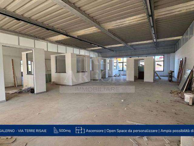 Locale Commerciale in affitto a Salerno, Campania