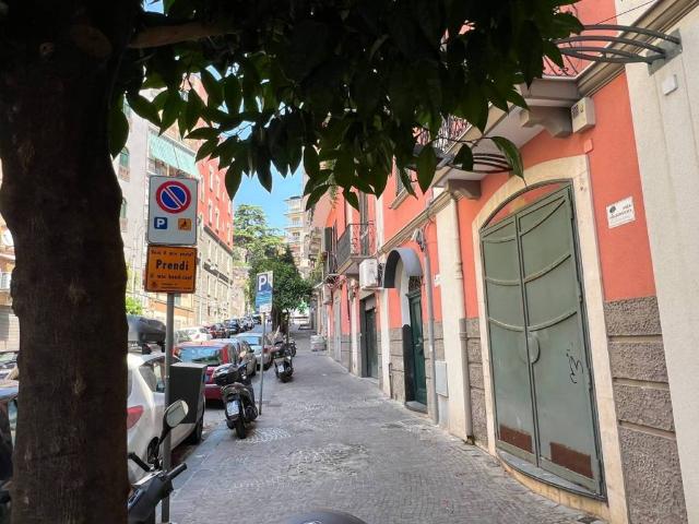 Locale Commerciale in affitto a Salerno, Campania