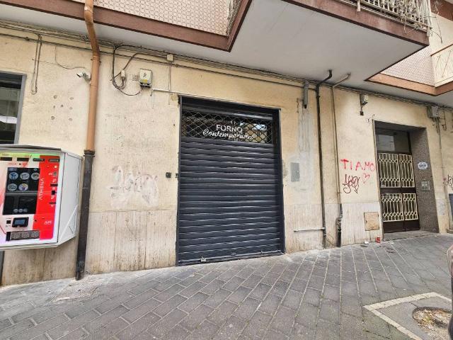 Locale Commerciale in affitto a Salerno, Campania
