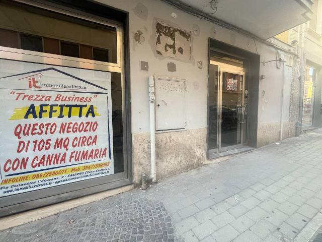 Locale Commerciale in affitto a Salerno, Campania