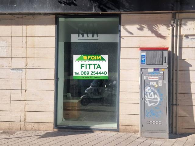 Locale Commerciale in affitto a Salerno, Campania