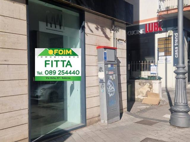 Locale Commerciale in affitto a Salerno, Campania