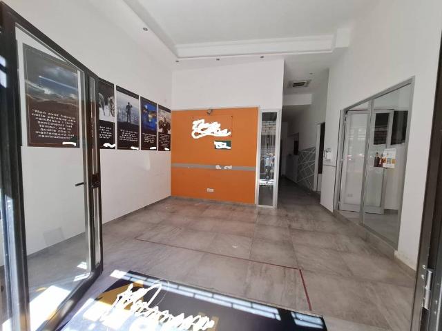 Locale Commerciale in affitto a Salerno, Campania