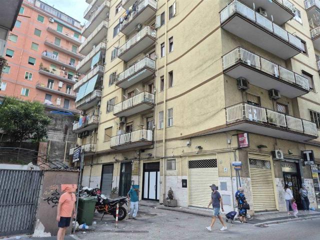 Locale Commerciale in affitto a Salerno, Campania