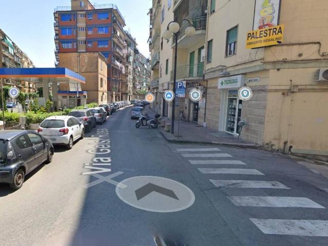 Locale Commerciale in affitto a Salerno, Campania