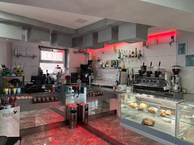 Locale Commerciale in affitto a Salerno, Campania