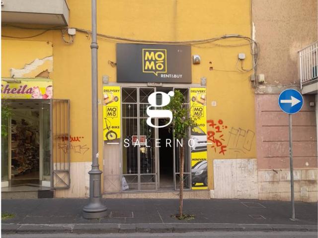 Locale Commerciale in affitto a Salerno, Campania