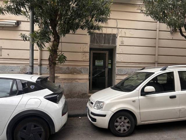 Locale Commerciale in affitto a Salerno, Campania