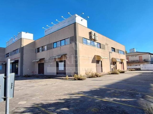 Locale Commerciale in affitto a Salerno, Campania