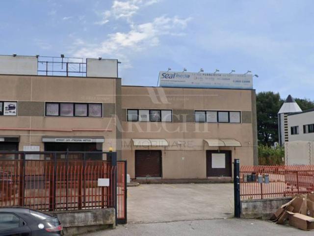 Locale Commerciale in affitto a Salerno, Campania