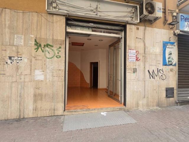Locale Commerciale in affitto a Salerno, Campania