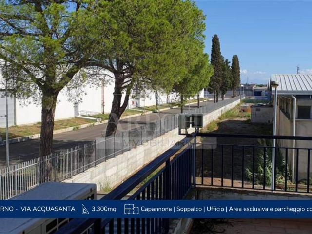 Locale Commerciale in affitto a Salerno, Campania