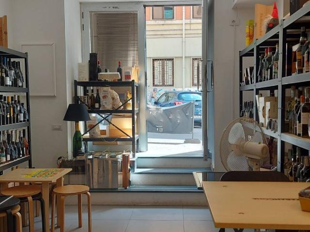 Locale Commerciale in affitto a Salerno, Campania