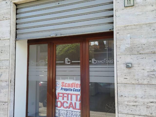 Locale Commerciale in affitto a Salerno, Campania