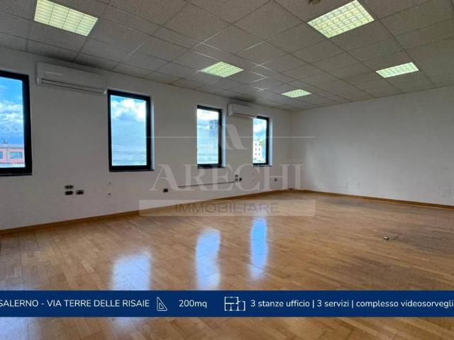 Locale Commerciale in affitto a Salerno, Campania