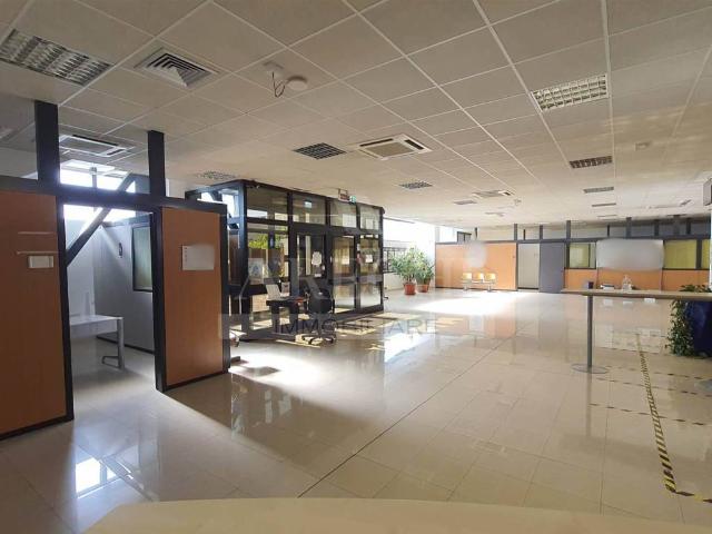 Locale Commerciale in affitto a Salerno, Campania