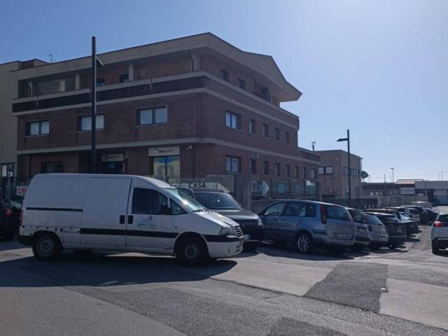 Locale Commerciale in affitto a Salerno, Campania