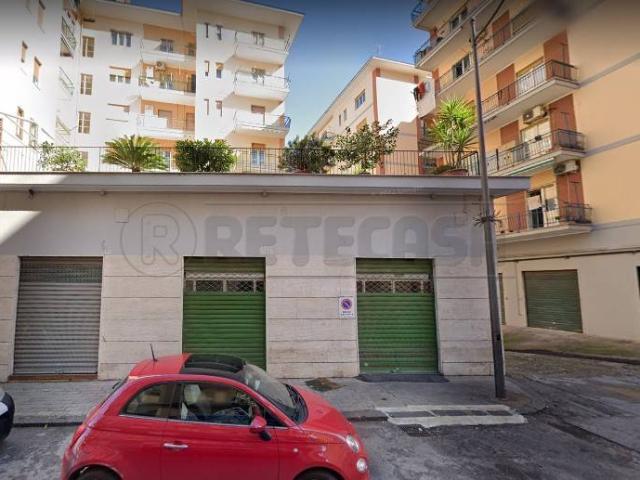 Locale Commerciale in affitto a Salerno, Campania