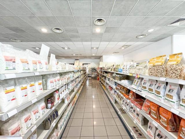 Locale Commerciale in affitto a Comunità Montana Parco Alto Garda bresciano, Salò