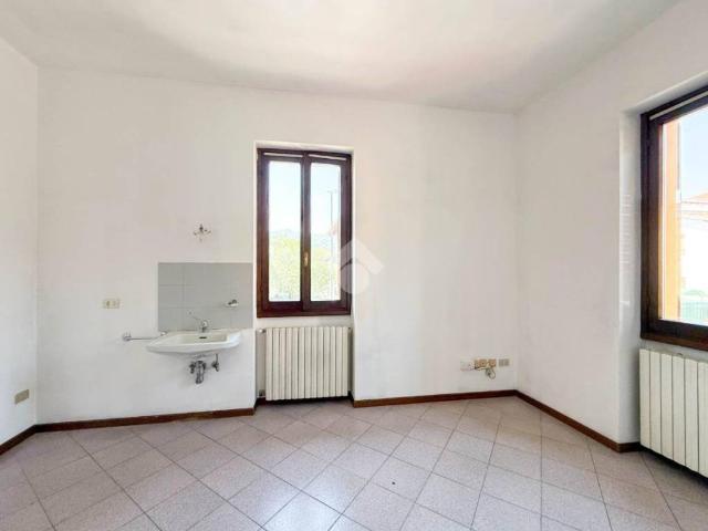 Locale Commerciale in affitto a Comunità Montana Parco Alto Garda bresciano, Salò
