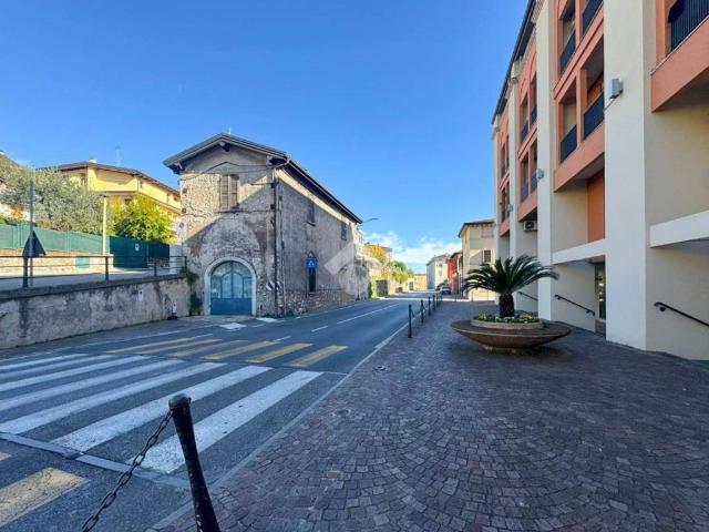 Locale Commerciale in affitto a Comunità Montana Parco Alto Garda bresciano, Salò