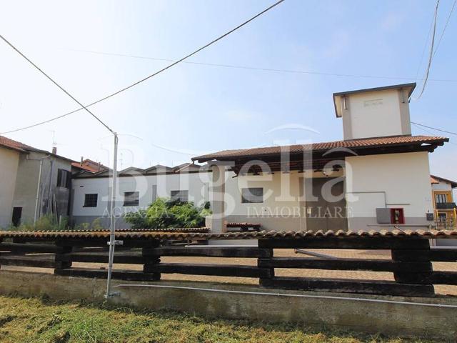 Locale Commerciale in affitto a Piemonte, Biella
