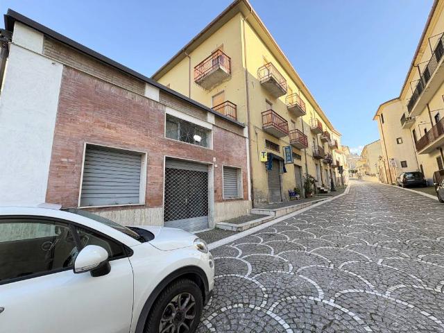 Locale Commerciale in affitto a Salza Irpina, Campania