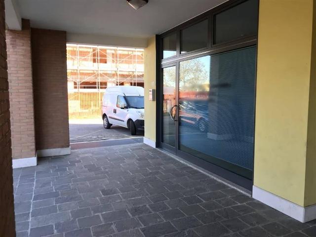 Locale Commerciale in affitto a Salzano, Veneto