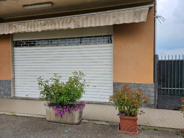 Locale Commerciale in affitto a Samarate, Lombardia
