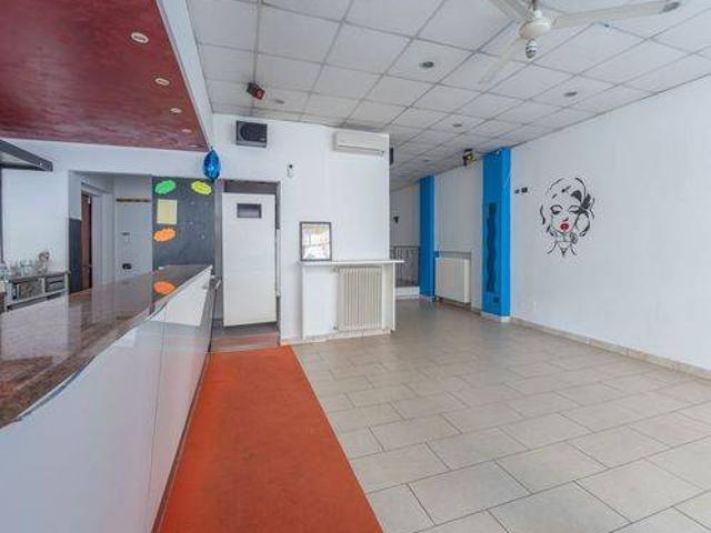 Locale Commerciale in affitto a Samarate, Lombardia