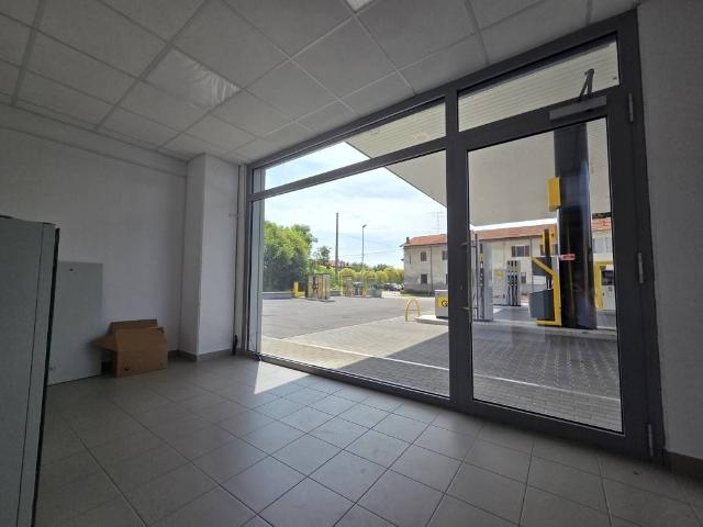 Locale Commerciale in affitto a Cascina Romanetti, Samarate