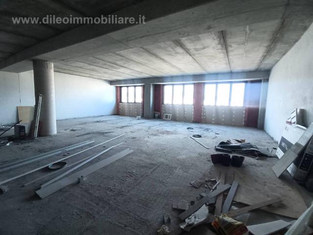 Locale Commerciale in affitto a Porto d'Ascoli centro, Marche