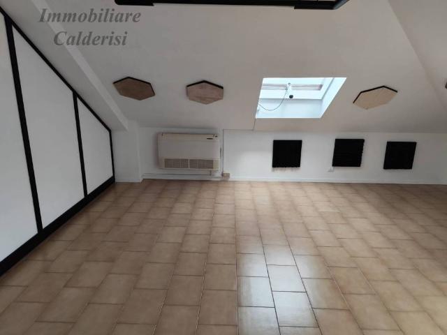 Locale Commerciale in affitto a Ragnola, Marche