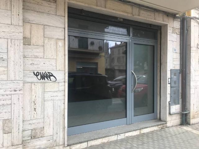 Locale Commerciale in affitto a Porto d'Ascoli centro, Marche
