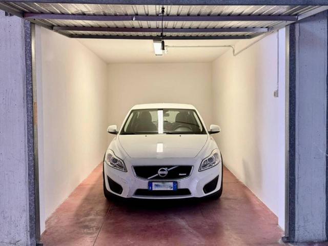 Locale Commerciale in affitto a Sant'Antonio, Marche