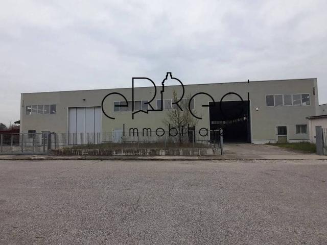 Locale Commerciale in affitto a San Benedetto Po, Lombardia