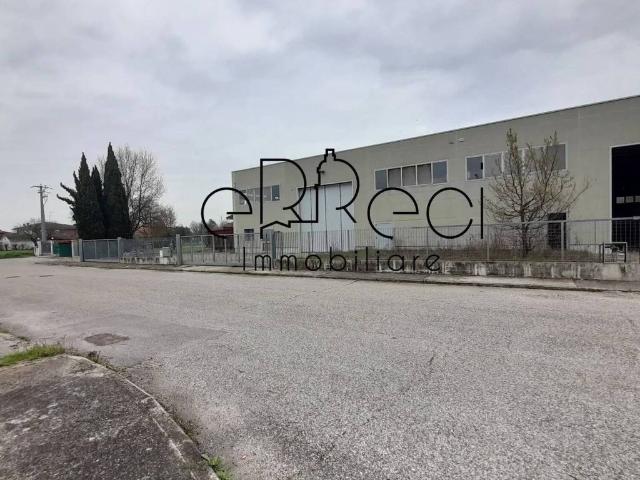 Locale Commerciale in affitto a San Benedetto Po, Lombardia