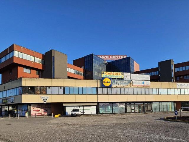 Locale Commerciale in affitto a Villanova, San Bonifacio