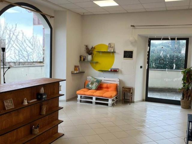 Locale Commerciale in affitto a Casciana Alta
