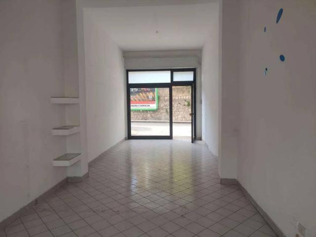 Locale Commerciale in affitto a San Cataldo