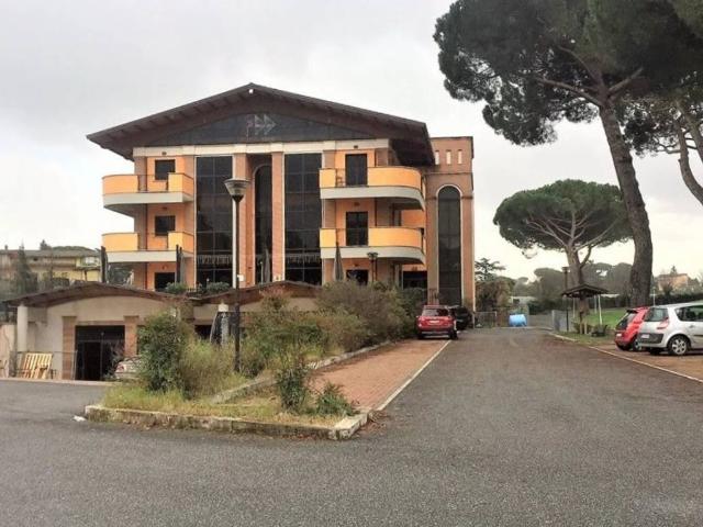 Locale Commerciale in affitto a Roma Capitale, Lazio
