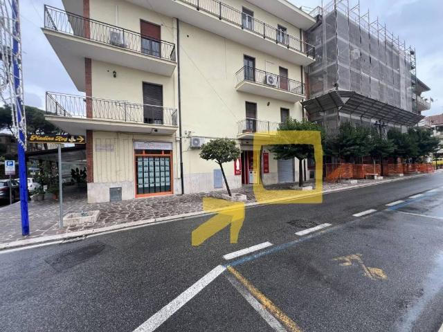 Locale Commerciale in affitto a Roma Capitale, Lazio