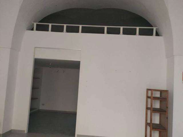 Locale Commerciale in affitto a Puglia, Lecce