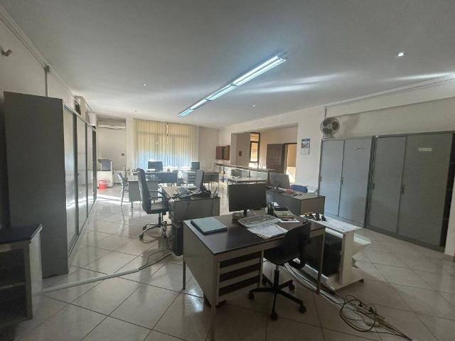 Locale Commerciale in affitto a San Cipriano D'aversa, Campania