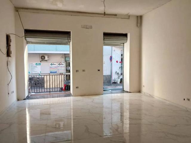Locale Commerciale in affitto a San Cipriano D'aversa, Campania