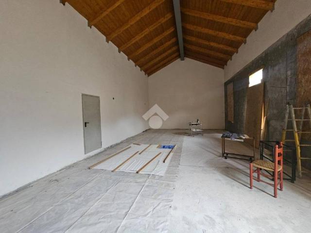 Locale Commerciale in affitto a San Colombano Certenoli, Orero