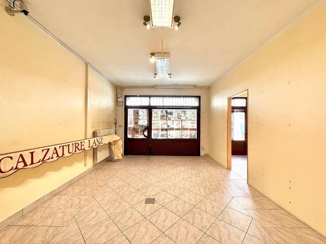 Locale Commerciale in affitto a Piemonte, Asti